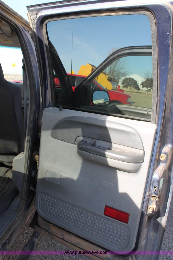 image for item C3739 2002 Ford F250 Super Duty Crew Cab pickup truck