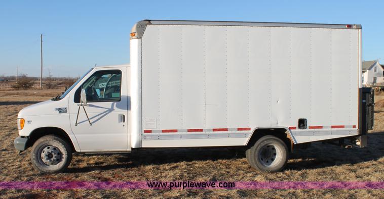 image for item C3747 2001 Ford Econoline E450 box truck