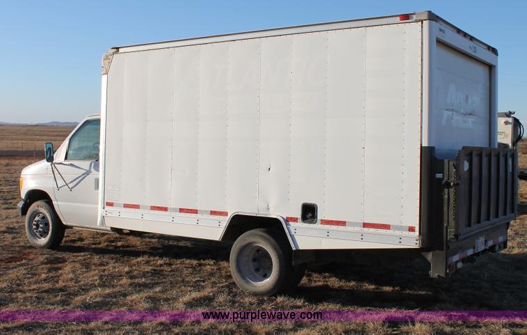 image for item C3747 2001 Ford Econoline E450 box truck