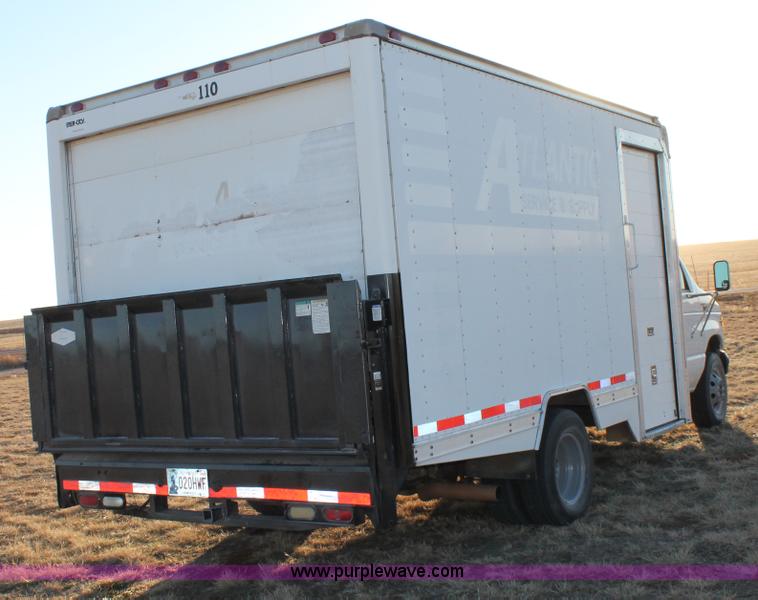 image for item C3747 2001 Ford Econoline E450 box truck