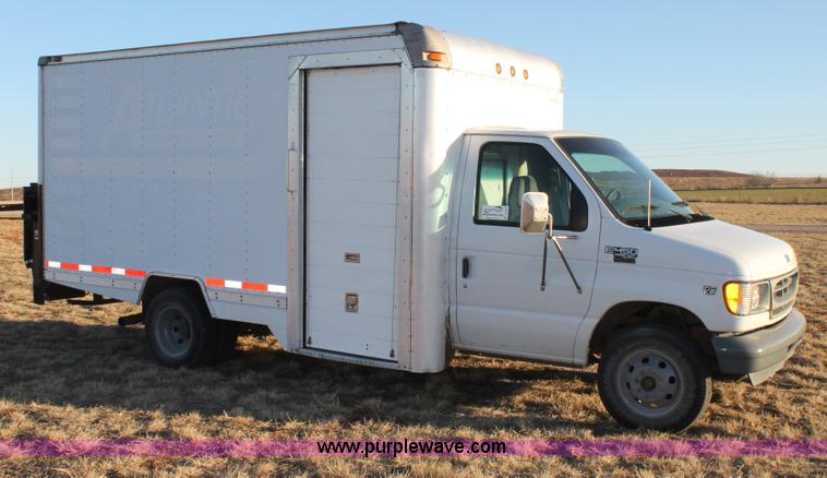 image for item C3747 2001 Ford Econoline E450 box truck