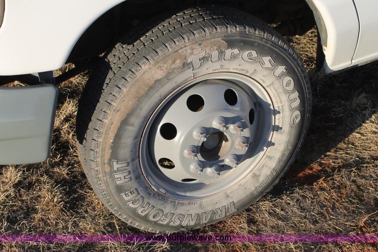 image for item C3747 2001 Ford Econoline E450 box truck