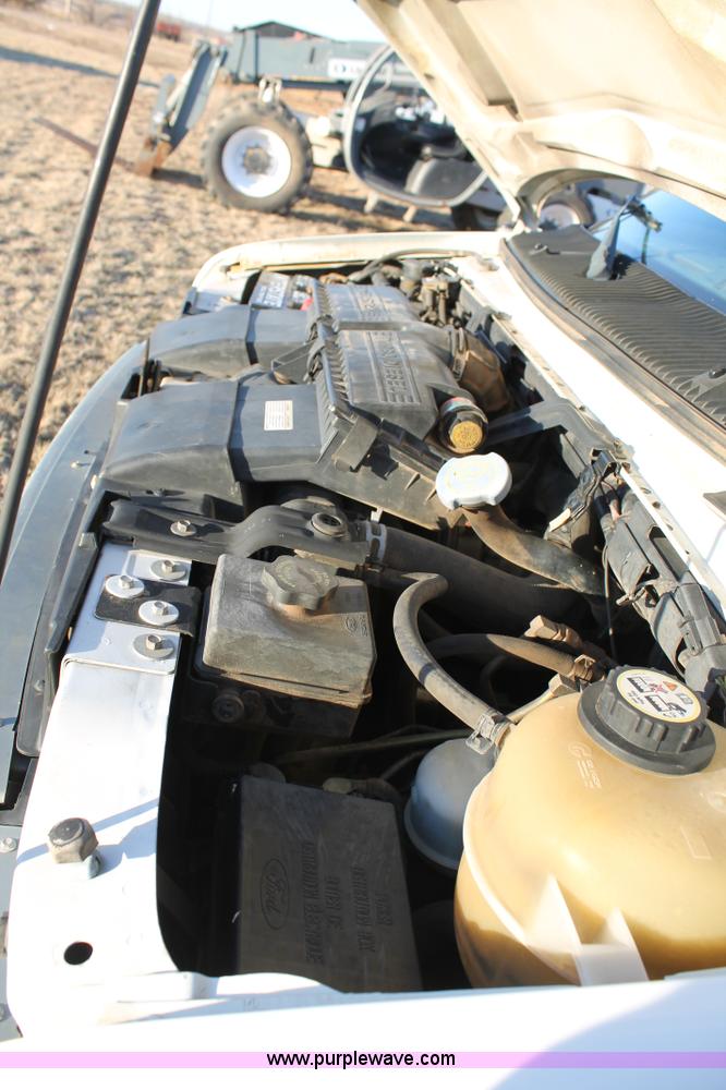 image for item C3747 2001 Ford Econoline E450 box truck