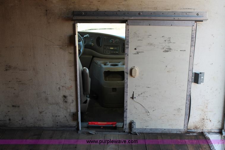 image for item C3747 2001 Ford Econoline E450 box truck