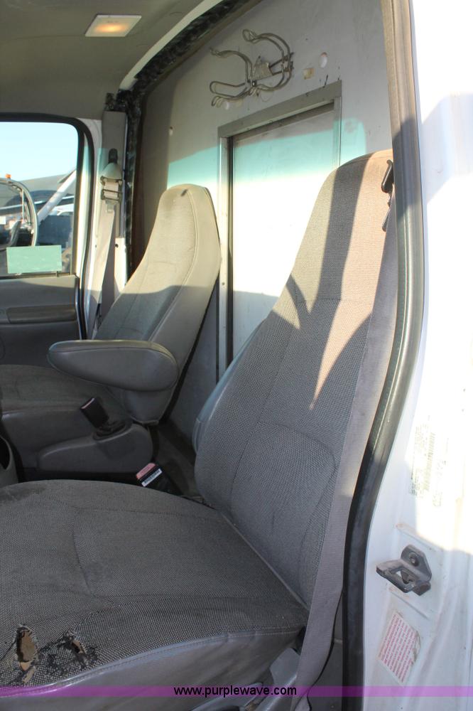 image for item C3747 2001 Ford Econoline E450 box truck