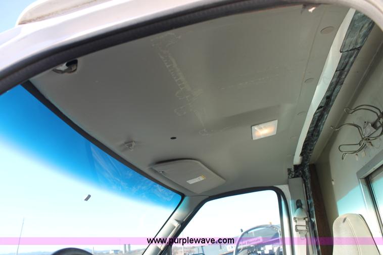 image for item C3747 2001 Ford Econoline E450 box truck