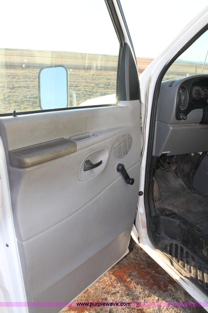image for item C3747 2001 Ford Econoline E450 box truck