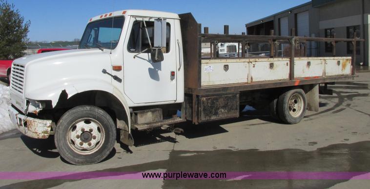 image for item F4837 1991 International 4600LP flatbed truck