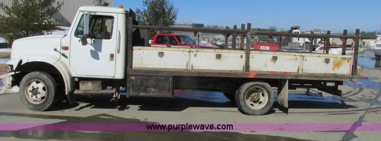 image for item F4837 1991 International 4600LP flatbed truck