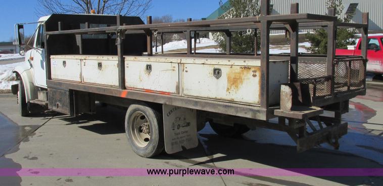 image for item F4837 1991 International 4600LP flatbed truck