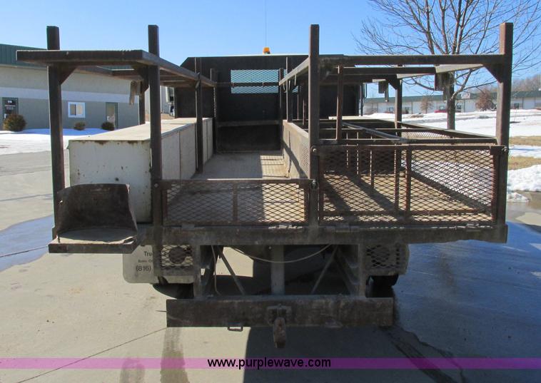 image for item F4837 1991 International 4600LP flatbed truck