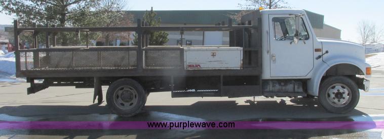 image for item F4837 1991 International 4600LP flatbed truck