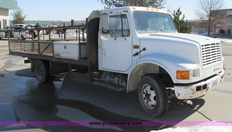 image for item F4837 1991 International 4600LP flatbed truck