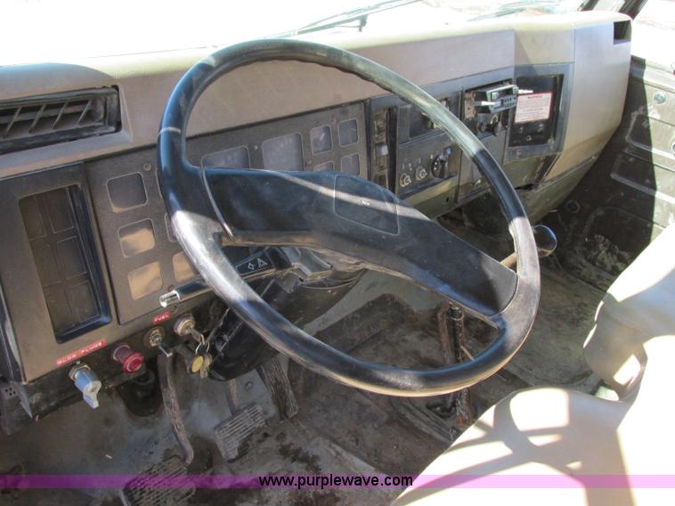 image for item F4837 1991 International 4600LP flatbed truck