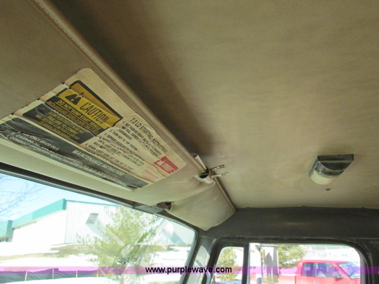 image for item F4837 1991 International 4600LP flatbed truck