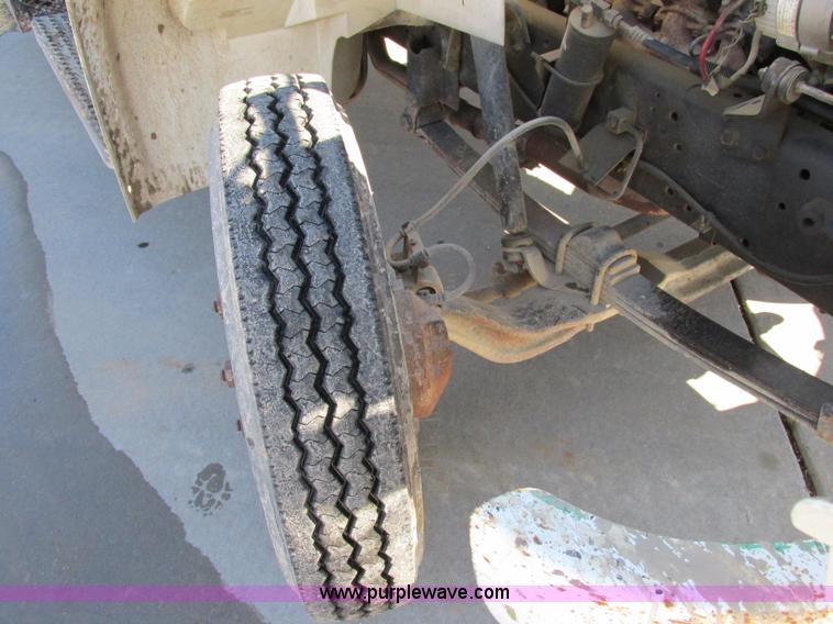 image for item F4837 1991 International 4600LP flatbed truck