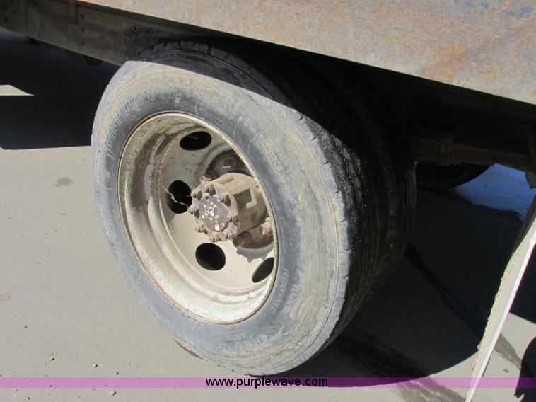 image for item F4837 1991 International 4600LP flatbed truck