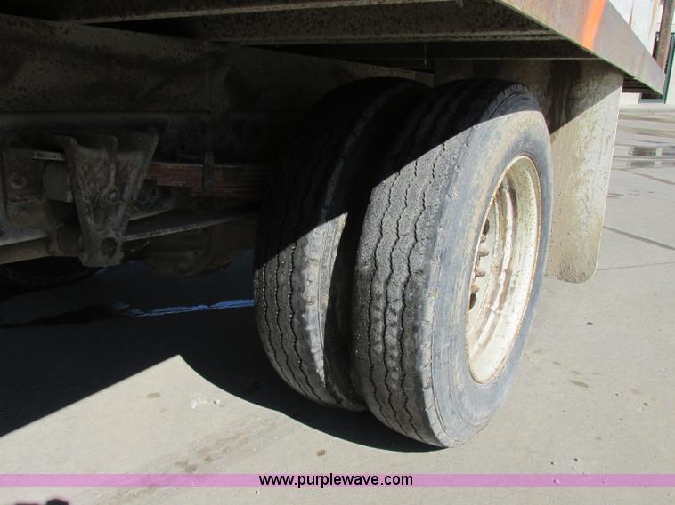 image for item F4837 1991 International 4600LP flatbed truck