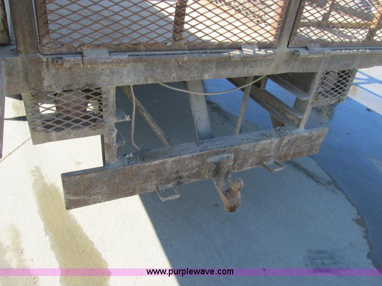 image for item F4837 1991 International 4600LP flatbed truck