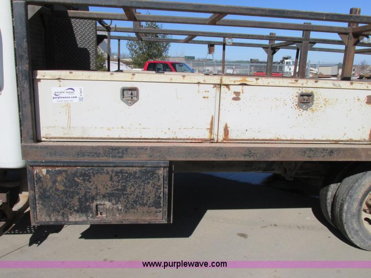 image for item F4837 1991 International 4600LP flatbed truck
