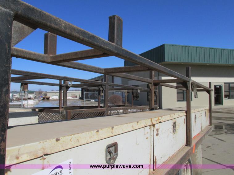 image for item F4837 1991 International 4600LP flatbed truck