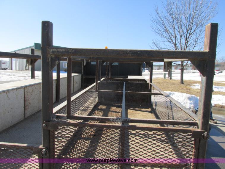 image for item F4837 1991 International 4600LP flatbed truck