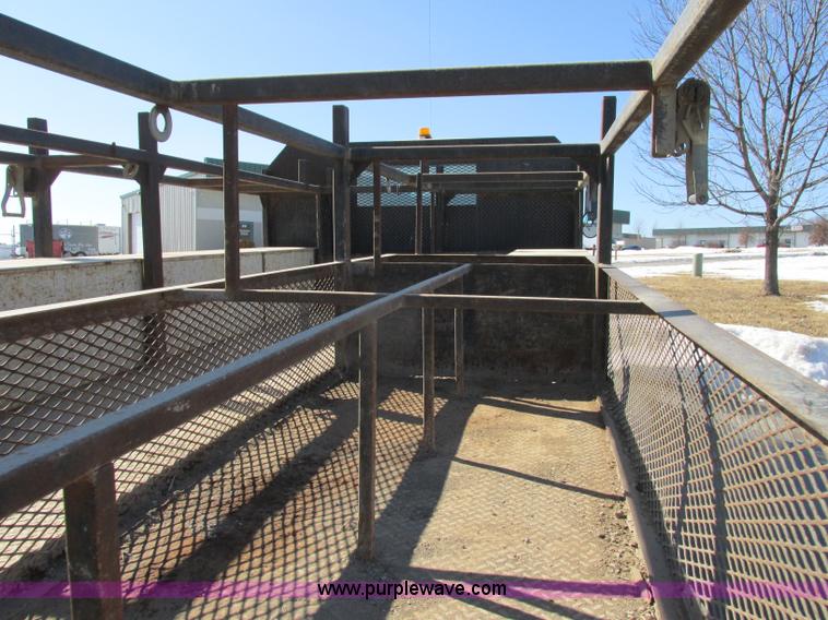 image for item F4837 1991 International 4600LP flatbed truck