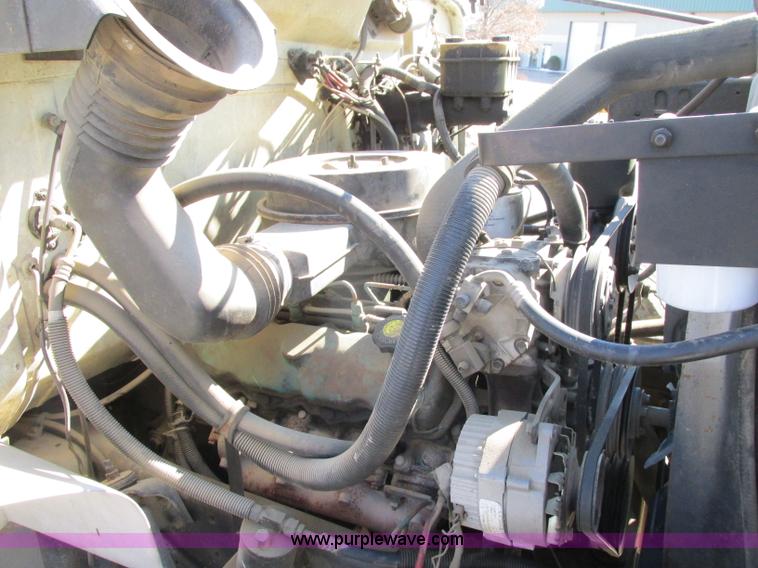 image for item F4837 1991 International 4600LP flatbed truck