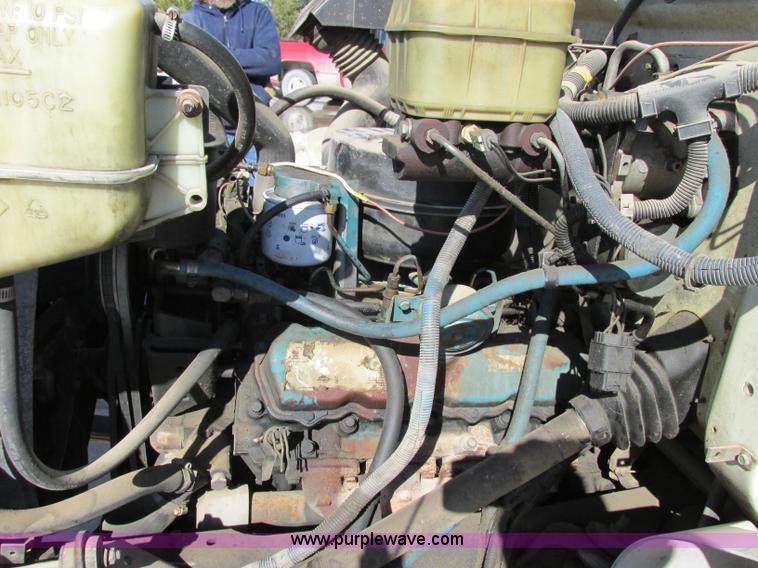 image for item F4837 1991 International 4600LP flatbed truck