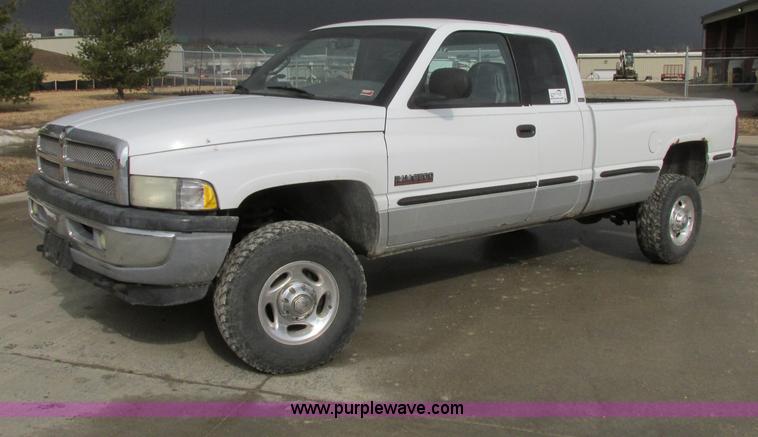 image for item F4838 2001 Dodge Ram 2500 Laramie SLT Quad Cab pickup truck