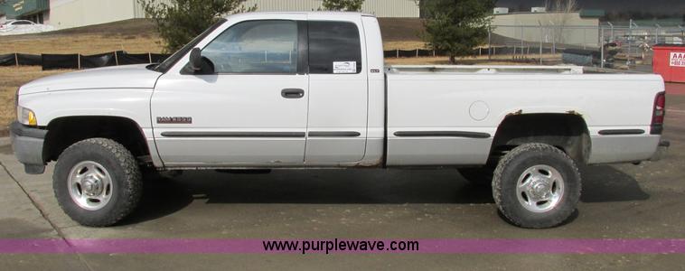 image for item F4838 2001 Dodge Ram 2500 Laramie SLT Quad Cab pickup truck