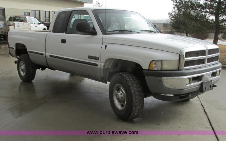 image for item F4838 2001 Dodge Ram 2500 Laramie SLT Quad Cab pickup truck