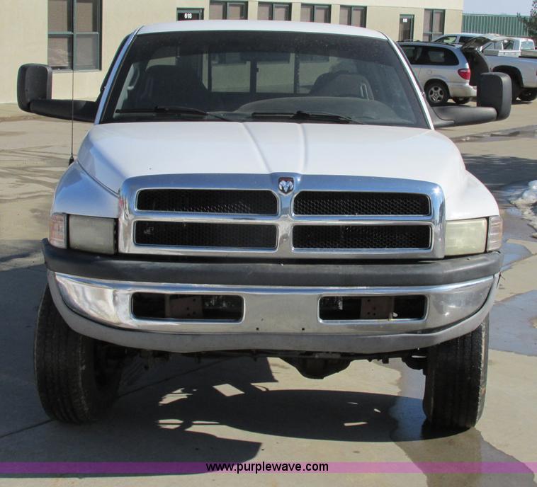 image for item F4839 2000 Dodge Ram 2500 Laramie SLT Quad Cab pickup truck