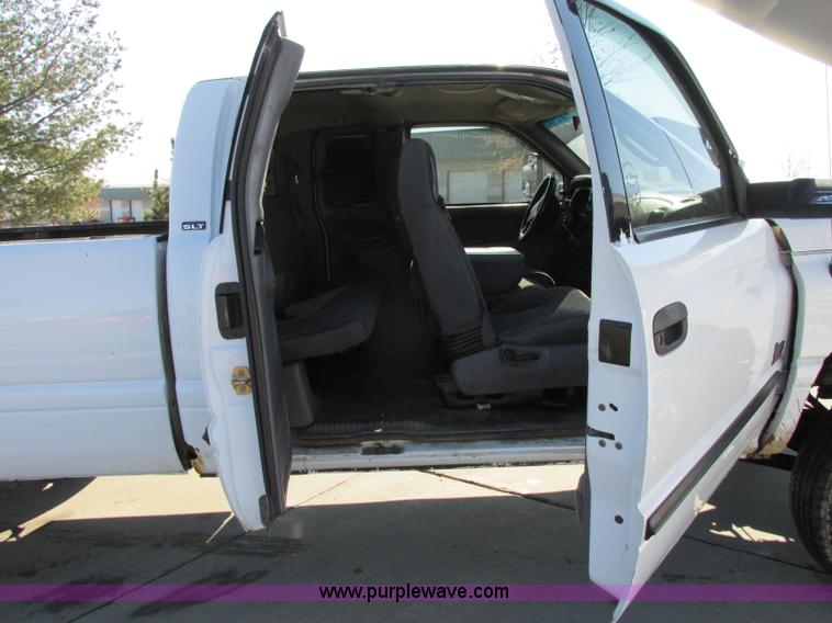 image for item F4839 2000 Dodge Ram 2500 Laramie SLT Quad Cab pickup truck