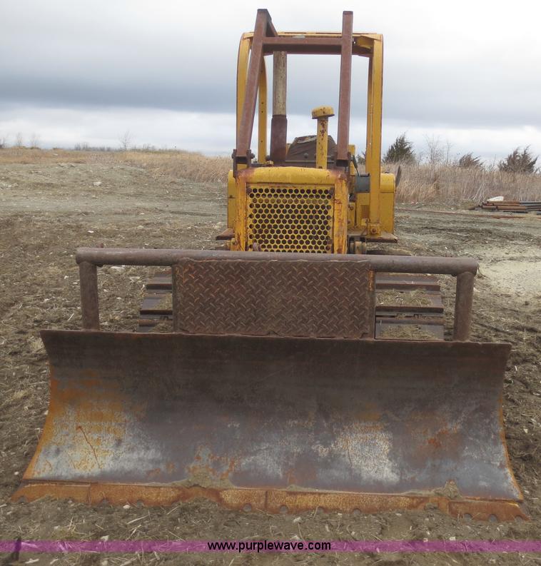image for item F6770 1975 International TD7E dozer