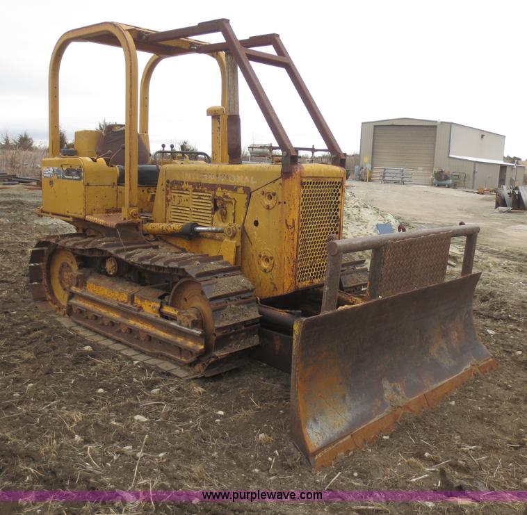image for item F6770 1975 International TD7E dozer