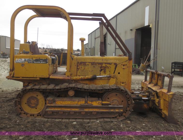 image for item F6770 1975 International TD7E dozer