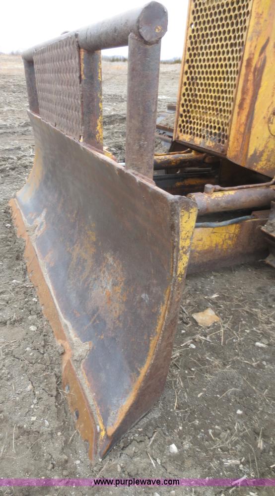 image for item F6770 1975 International TD7E dozer