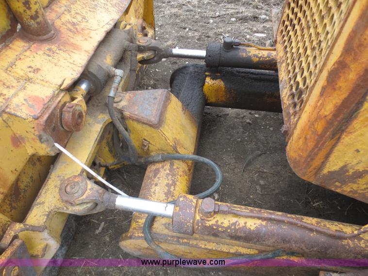 image for item F6770 1975 International TD7E dozer