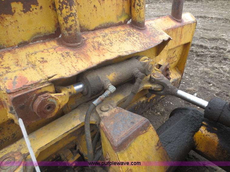 image for item F6770 1975 International TD7E dozer