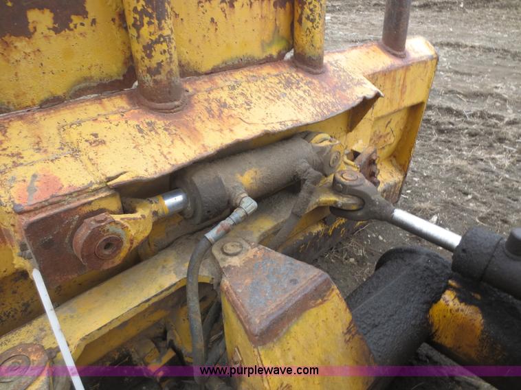 image for item F6770 1975 International TD7E dozer