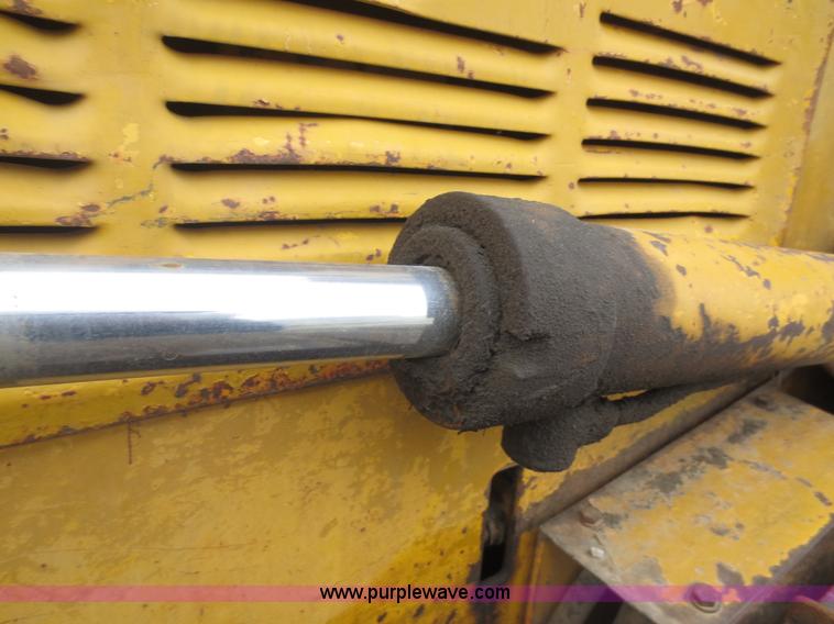 image for item F6770 1975 International TD7E dozer