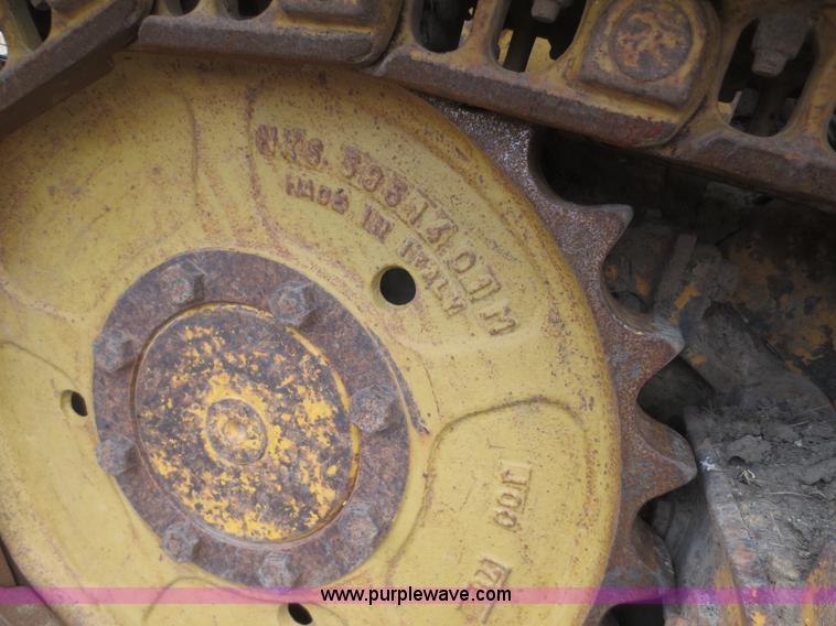 image for item F6770 1975 International TD7E dozer