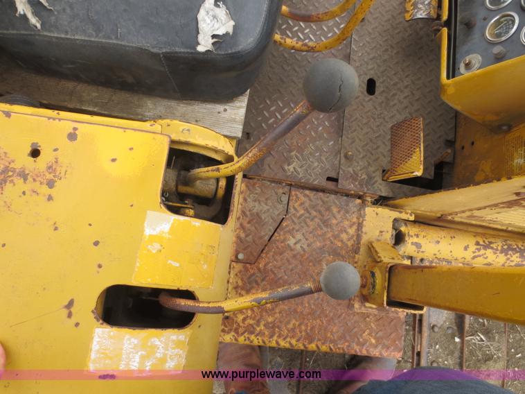 image for item F6770 1975 International TD7E dozer