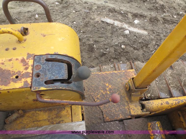 image for item F6770 1975 International TD7E dozer