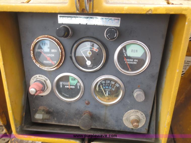 image for item F6770 1975 International TD7E dozer