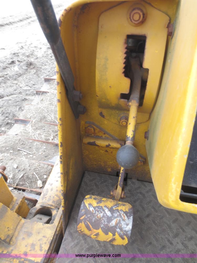 image for item F6770 1975 International TD7E dozer