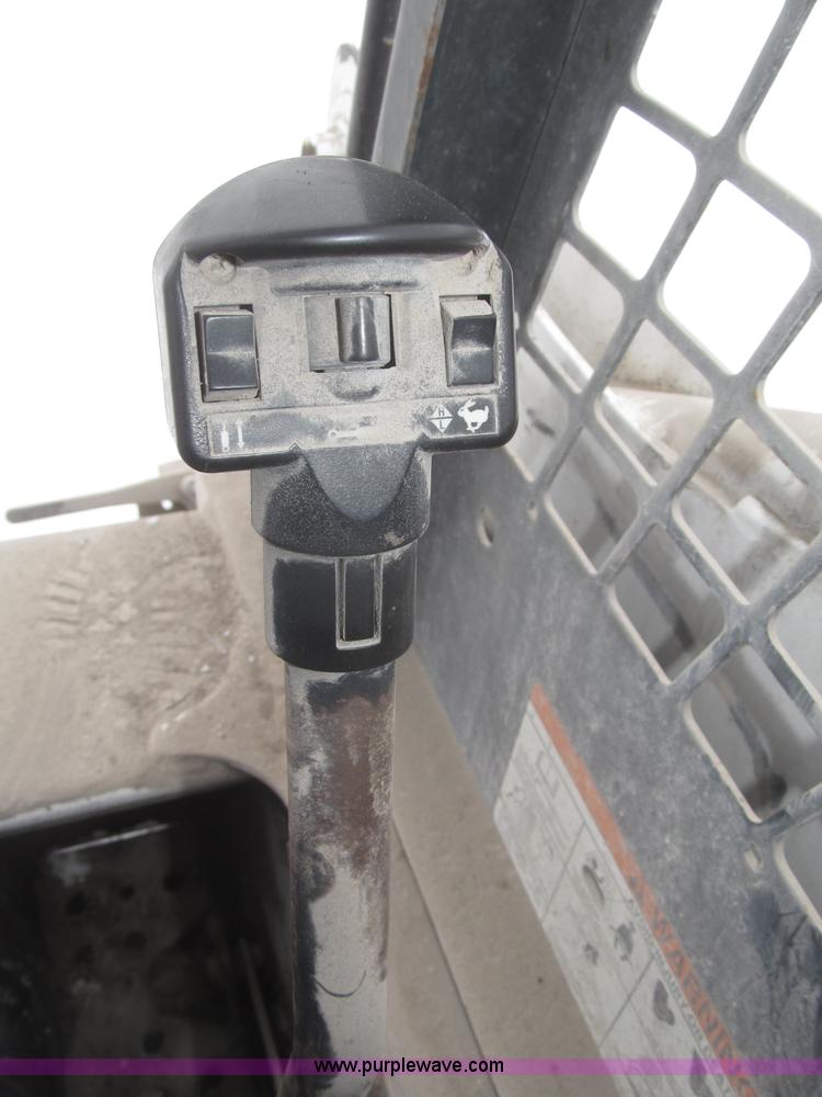 image for item F7236 2000 Bobcat 873G skid steer