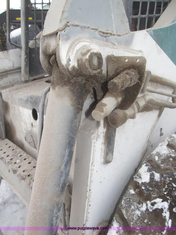 image for item F7236 2000 Bobcat 873G skid steer