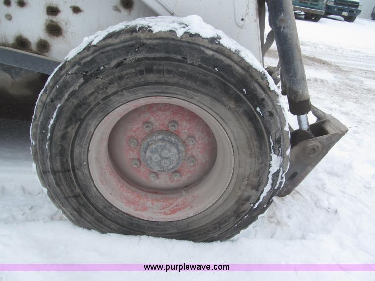 image for item F7236 2000 Bobcat 873G skid steer